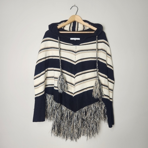 Dreamers Hooded Sleeved Poncho - Picture 6 of 9